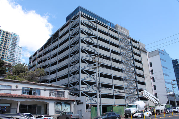 Torre de estacionamientos Centro ejecutivo las Lomas